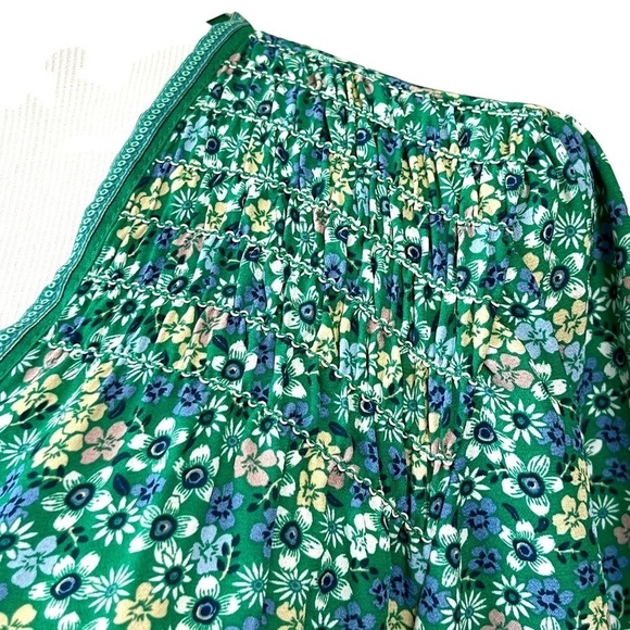 Max Studio Floral Long-Sleeved Green Blouse with Smocked Cuffs Size Large - Picture 7 of 13